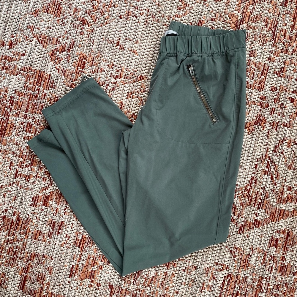 Athleta Relaxed Fit Capris